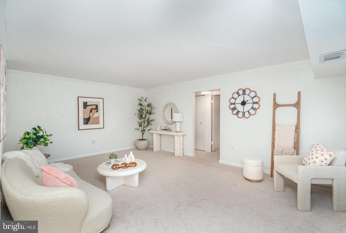 1923 WILSON LN #102, MCLEAN, Virginia 22102, 1 Bedroom Bedrooms, 5 Rooms Rooms,1 BathroomBathrooms,Residential,For sale,1923 WILSON LN #102,VAFX2258910 MLS # VAFX2258910
