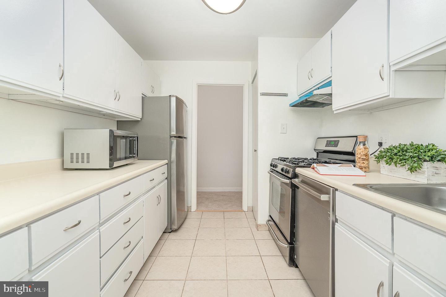 1923 WILSON LN #102, MCLEAN, Virginia 22102, 1 Bedroom Bedrooms, 5 Rooms Rooms,1 BathroomBathrooms,Residential,For sale,1923 WILSON LN #102,VAFX2258910 MLS # VAFX2258910