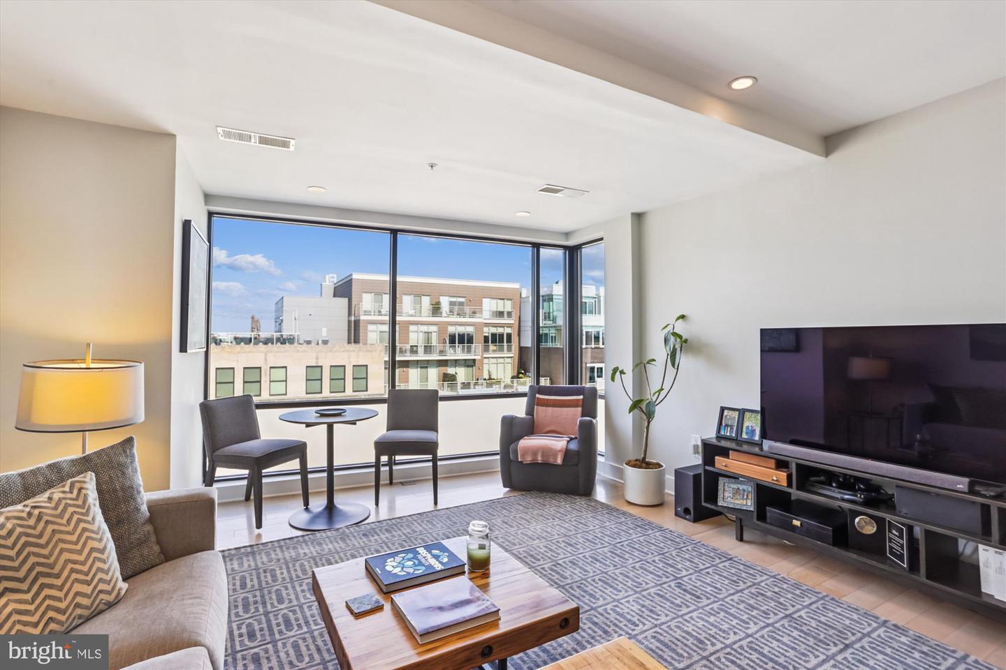 1634 14TH ST NW #604, WASHINGTON, District Of Columbia 20009, 2 Bedrooms Bedrooms, ,1 BathroomBathrooms,Residential,For sale,1634 14TH ST NW #604,DCDC2213298 MLS # DCDC2213298