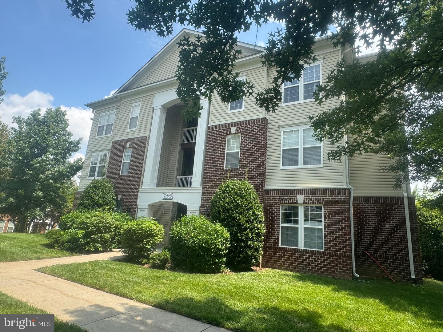 22668 BLUE ELDER TER #304, BRAMBLETON, Virginia 20148, 1 Bedroom Bedrooms, ,1 BathroomBathrooms,Residential,For sale,22668 BLUE ELDER TER #304,VALO2103784 MLS # VALO2103784