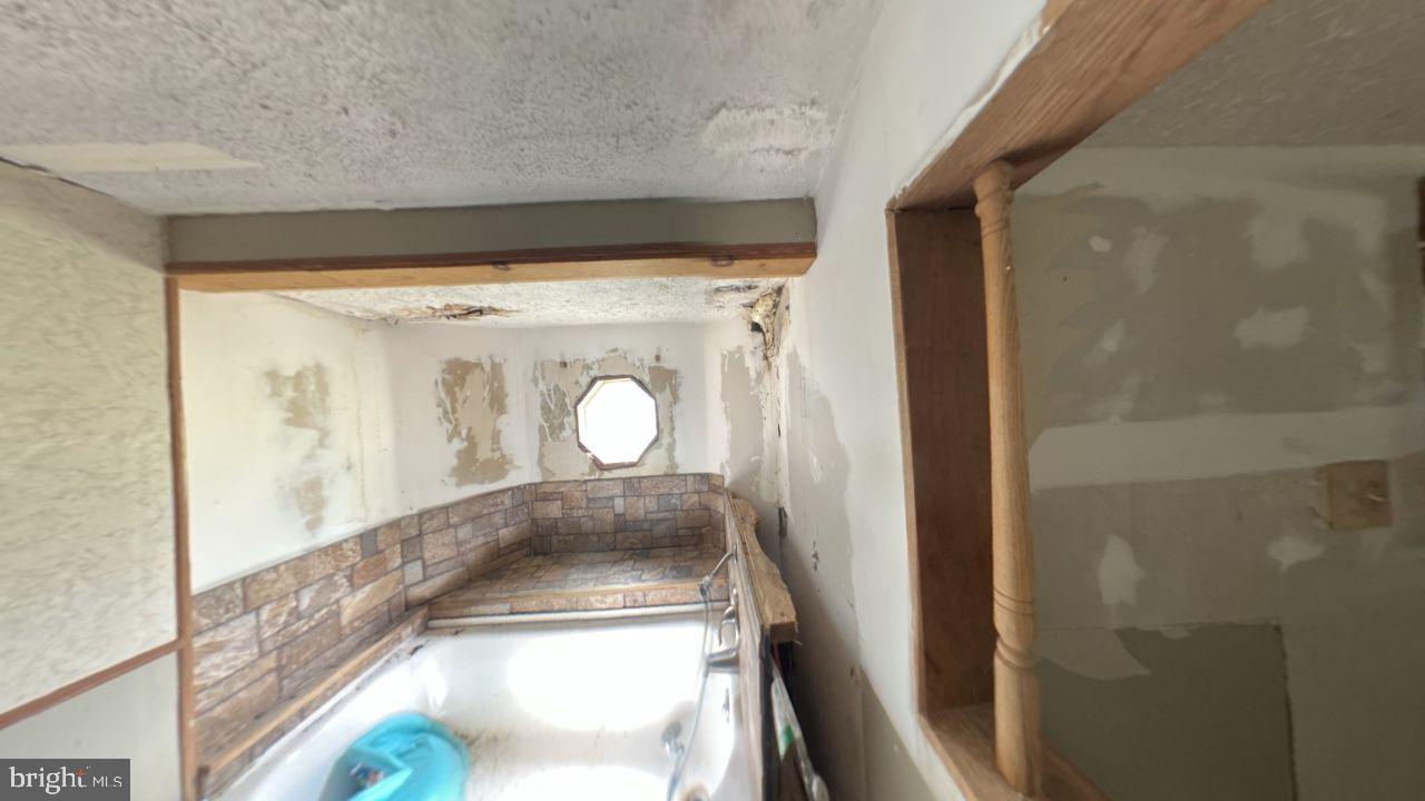 954 WOLF CREEK HWY, NARROWS, Virginia 24124, 3 Bedrooms Bedrooms, ,1 BathroomBathrooms,Residential,For sale,954 WOLF CREEK HWY,VAGI2000014 MLS # VAGI2000014