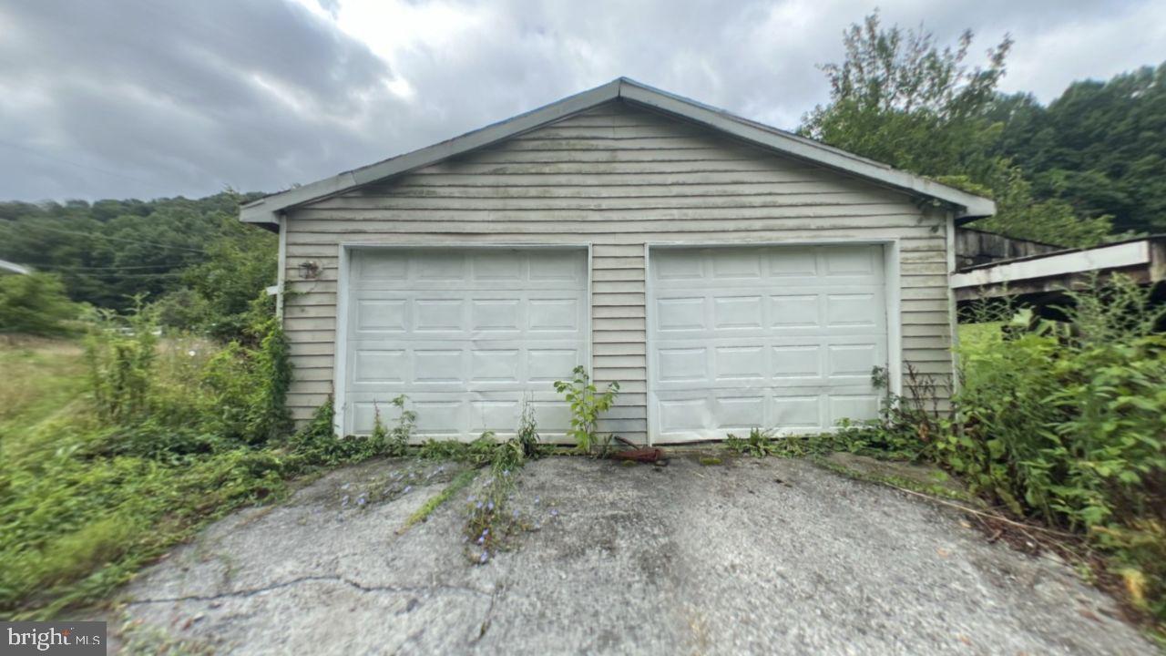 954 WOLF CREEK HWY, NARROWS, Virginia 24124, 3 Bedrooms Bedrooms, ,1 BathroomBathrooms,Residential,For sale,954 WOLF CREEK HWY,VAGI2000014 MLS # VAGI2000014