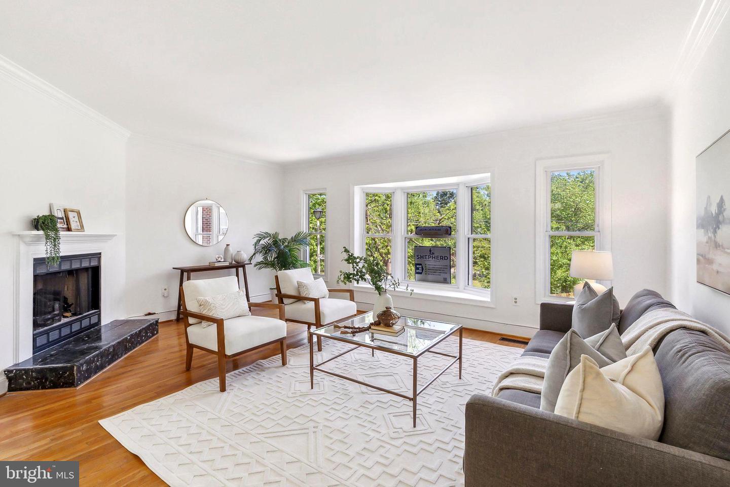 695 W GLEBE RD, ALEXANDRIA, Virginia 22305, 3 Bedrooms Bedrooms, ,4 BathroomsBathrooms,Residential,For sale,695 W GLEBE RD,VAAX2048200 MLS # VAAX2048200