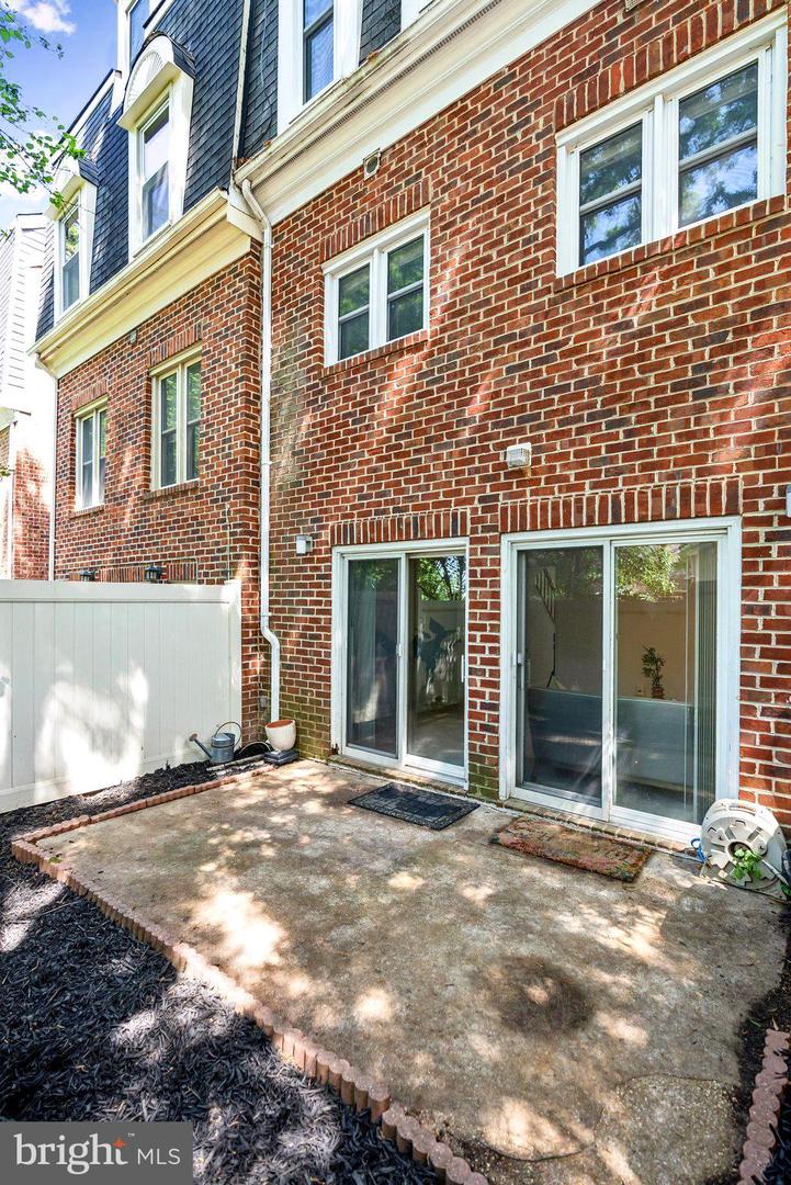 695 W GLEBE RD, ALEXANDRIA, Virginia 22305, 3 Bedrooms Bedrooms, ,4 BathroomsBathrooms,Residential,For sale,695 W GLEBE RD,VAAX2048200 MLS # VAAX2048200