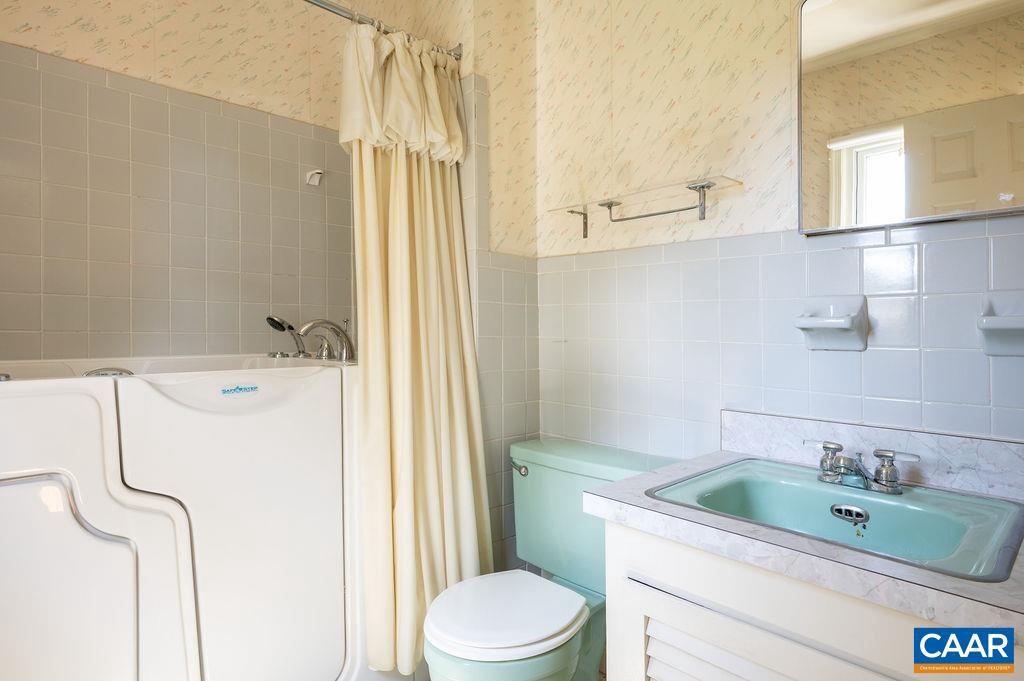 2608 NORTHFIELD RD, CHARLOTTESVILLE, Virginia 22901, 4 Bedrooms Bedrooms, ,3 BathroomsBathrooms,Residential,For sale,2608 NORTHFIELD RD,667433 MLS # 667433