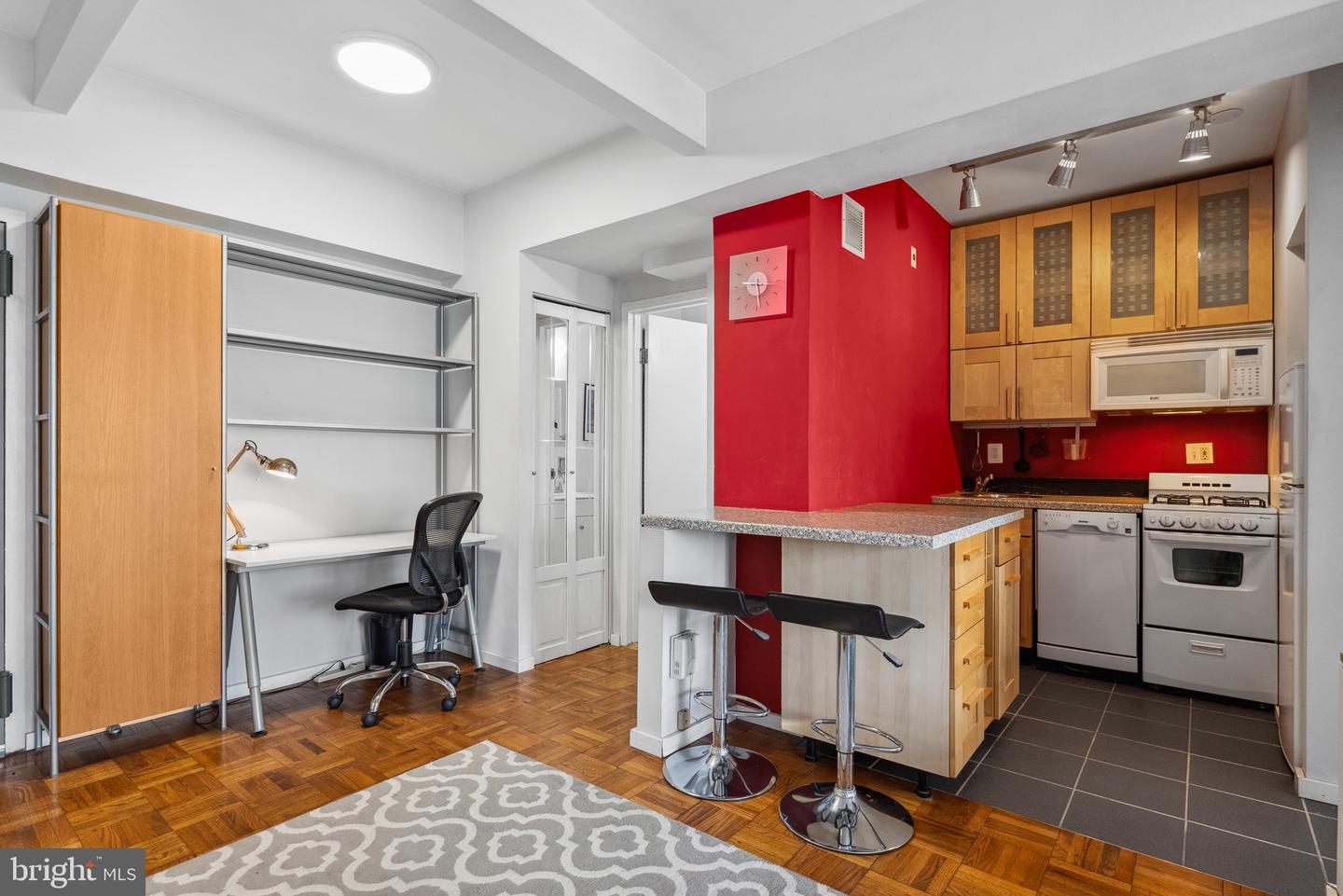1711 MASSACHUSETTS AVE NW #817, WASHINGTON, District Of Columbia 20036, 1 Bedroom Bedrooms, ,1 BathroomBathrooms,Residential,For sale,1711 MASSACHUSETTS AVE NW #817,DCDC2213576 MLS # DCDC2213576