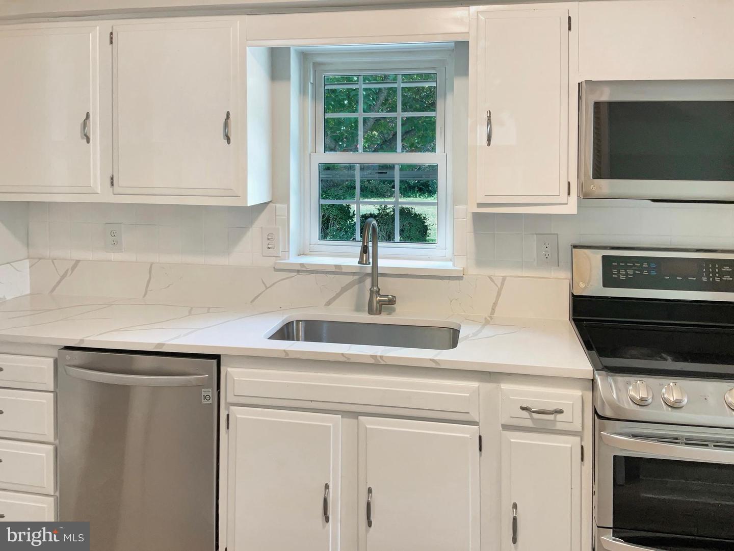 4160 NICHOLS CT, DUMFRIES, Virginia 22026, 4 Bedrooms Bedrooms, ,2 BathroomsBathrooms,Residential,For sale,4160 NICHOLS CT,VAPW2100720 MLS # VAPW2100720