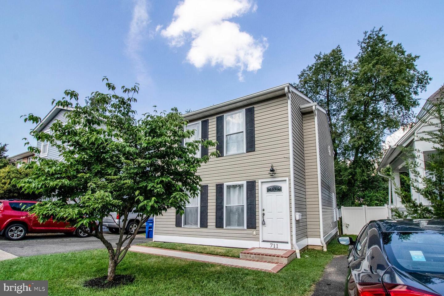 711 N WAKEFIELD ST, ARLINGTON, Virginia 22203, 4 Bedrooms Bedrooms, ,3 BathroomsBathrooms,Residential,For sale,711 N WAKEFIELD ST,VAAR2060210 MLS # VAAR2060210