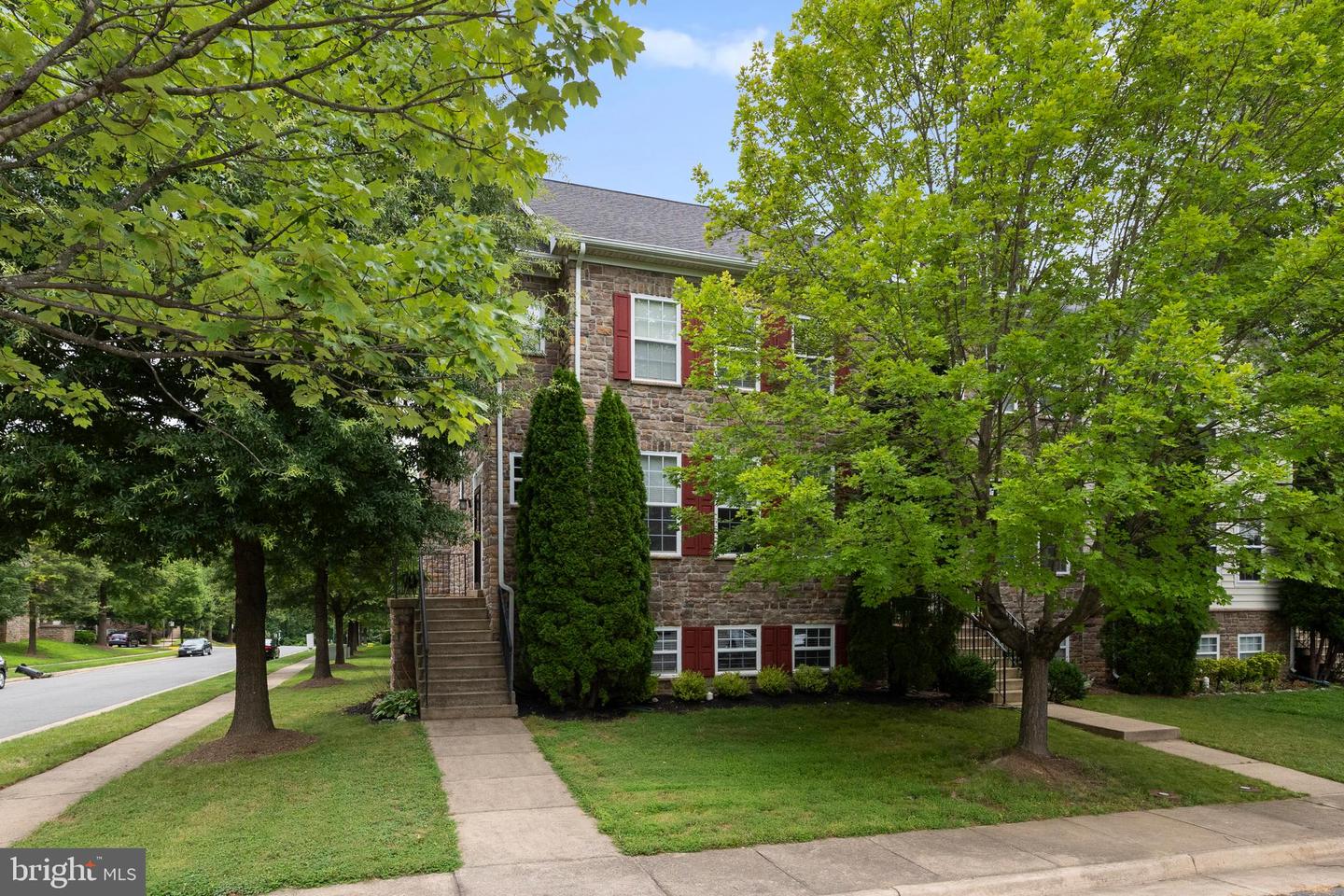 301 OXFORD GLEN CT, PURCELLVILLE, Virginia 20132, 4 Bedrooms Bedrooms, ,3 BathroomsBathrooms,Residential,For sale,301 OXFORD GLEN CT,VALO2102846 MLS # VALO2102846