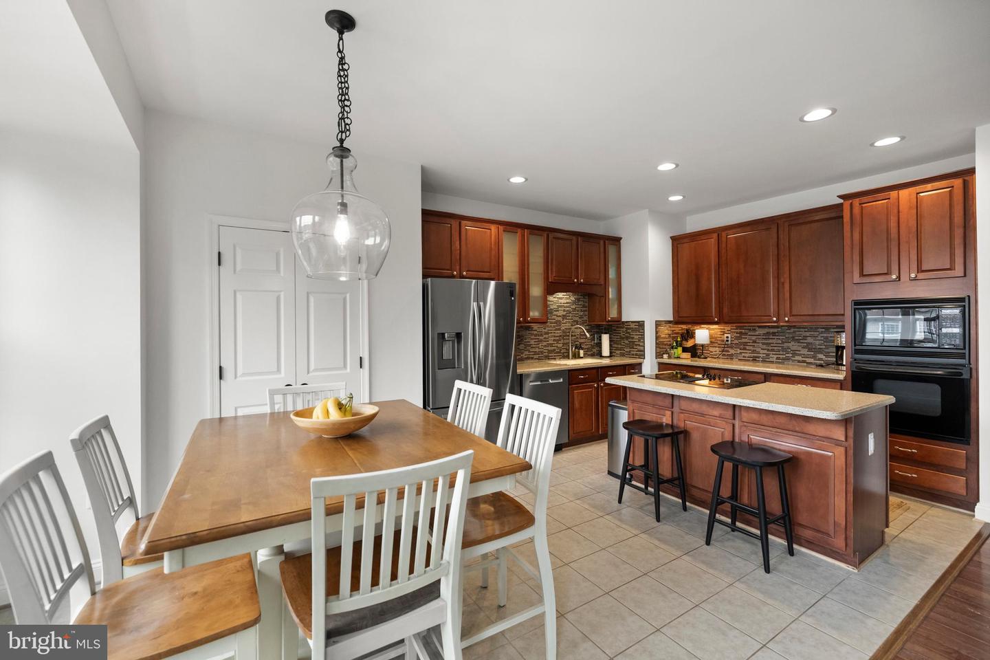 301 OXFORD GLEN CT, PURCELLVILLE, Virginia 20132, 4 Bedrooms Bedrooms, ,3 BathroomsBathrooms,Residential,For sale,301 OXFORD GLEN CT,VALO2102846 MLS # VALO2102846