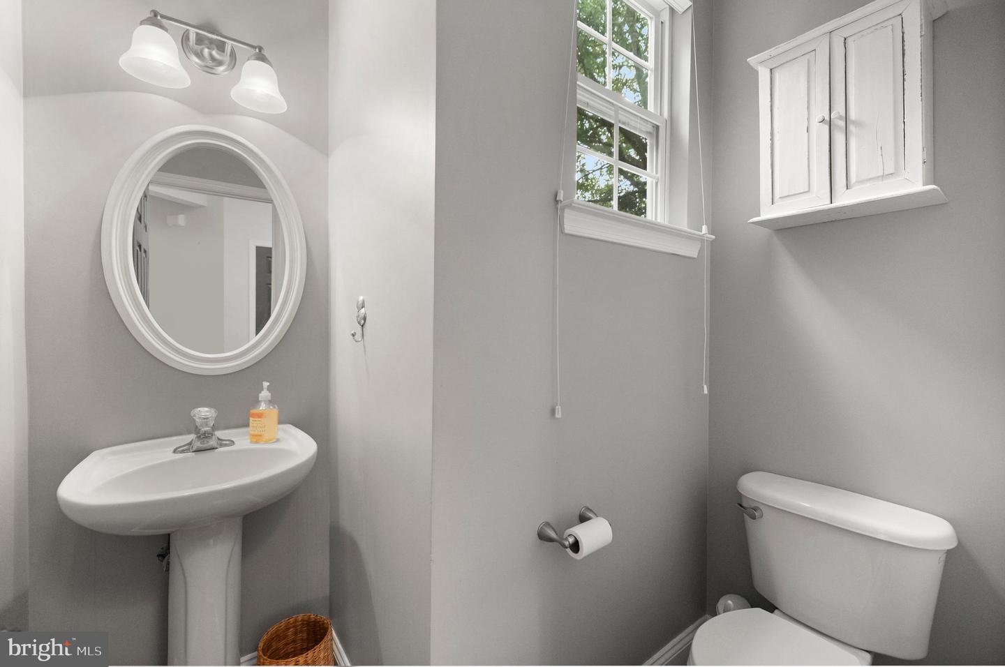 301 OXFORD GLEN CT, PURCELLVILLE, Virginia 20132, 4 Bedrooms Bedrooms, ,3 BathroomsBathrooms,Residential,For sale,301 OXFORD GLEN CT,VALO2102846 MLS # VALO2102846