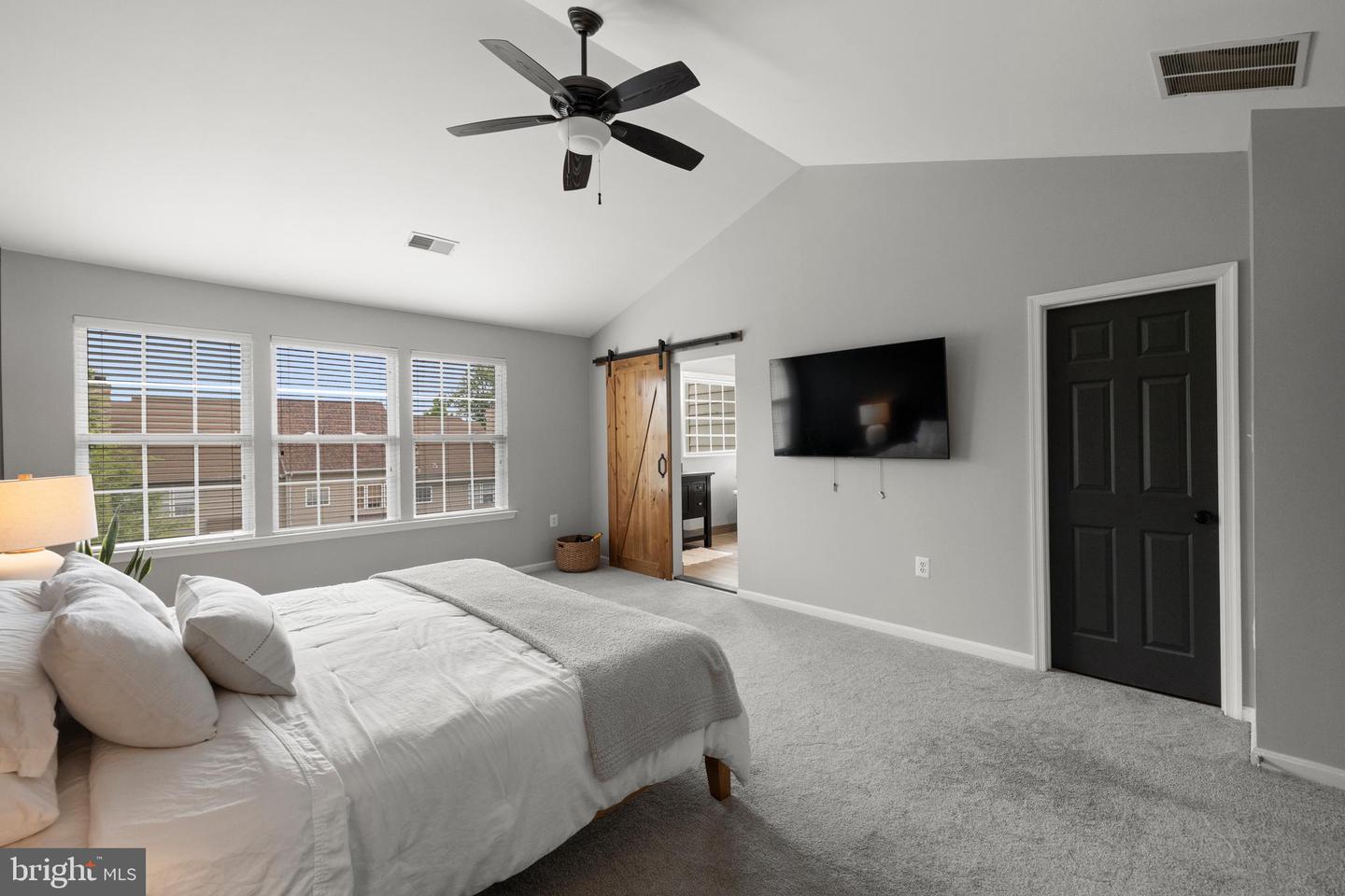 301 OXFORD GLEN CT, PURCELLVILLE, Virginia 20132, 4 Bedrooms Bedrooms, ,3 BathroomsBathrooms,Residential,For sale,301 OXFORD GLEN CT,VALO2102846 MLS # VALO2102846