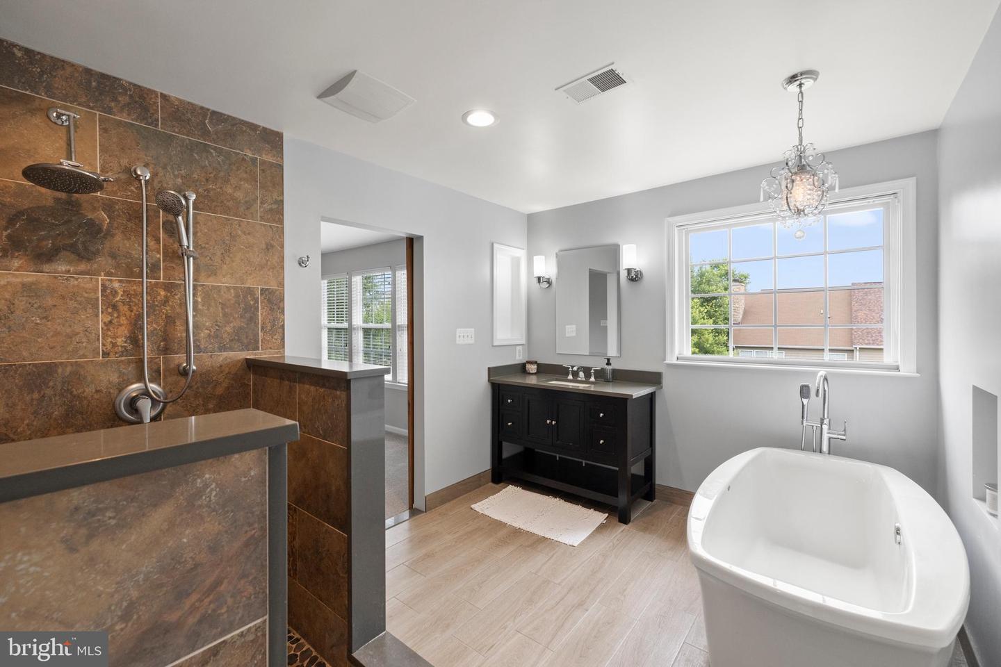 301 OXFORD GLEN CT, PURCELLVILLE, Virginia 20132, 4 Bedrooms Bedrooms, ,3 BathroomsBathrooms,Residential,For sale,301 OXFORD GLEN CT,VALO2102846 MLS # VALO2102846