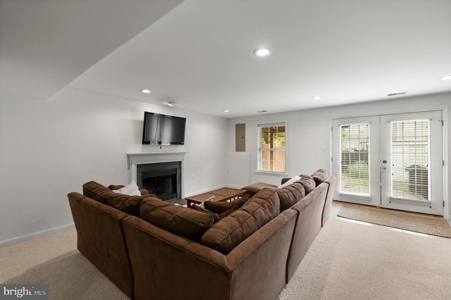 301 OXFORD GLEN CT, PURCELLVILLE, Virginia 20132, 4 Bedrooms Bedrooms, ,3 BathroomsBathrooms,Residential,For sale,301 OXFORD GLEN CT,VALO2102846 MLS # VALO2102846