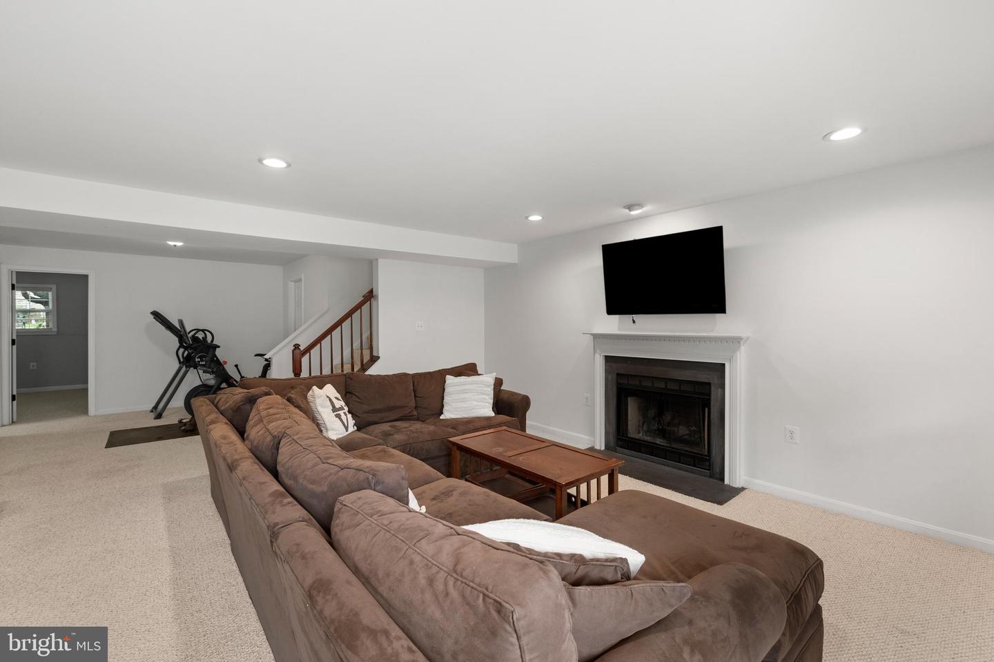 301 OXFORD GLEN CT, PURCELLVILLE, Virginia 20132, 4 Bedrooms Bedrooms, ,3 BathroomsBathrooms,Residential,For sale,301 OXFORD GLEN CT,VALO2102846 MLS # VALO2102846