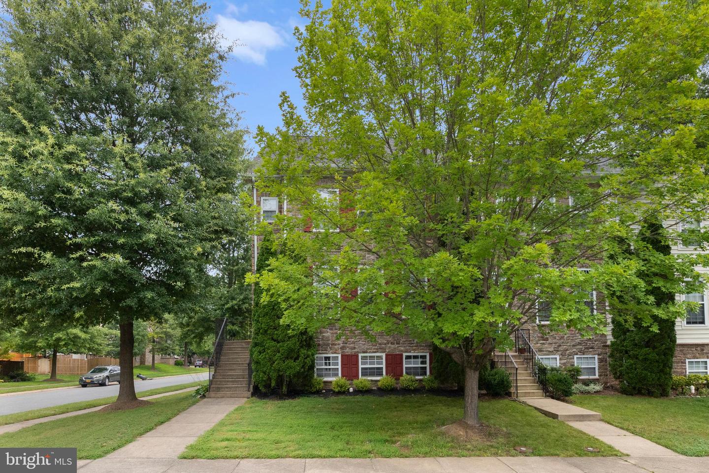 301 OXFORD GLEN CT, PURCELLVILLE, Virginia 20132, 4 Bedrooms Bedrooms, ,3 BathroomsBathrooms,Residential,For sale,301 OXFORD GLEN CT,VALO2102846 MLS # VALO2102846