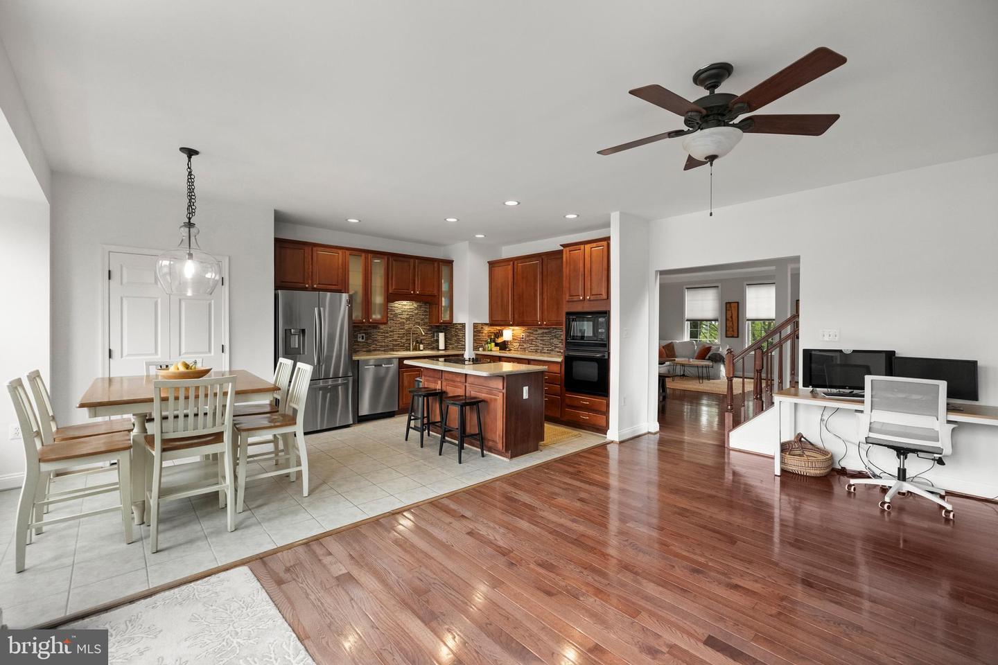 301 OXFORD GLEN CT, PURCELLVILLE, Virginia 20132, 4 Bedrooms Bedrooms, ,3 BathroomsBathrooms,Residential,For sale,301 OXFORD GLEN CT,VALO2102846 MLS # VALO2102846