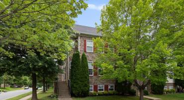 301 OXFORD GLEN CT, PURCELLVILLE, Virginia 20132, 4 Bedrooms Bedrooms, ,3 BathroomsBathrooms,Residential,For sale,301 OXFORD GLEN CT,VALO2102846 MLS # VALO2102846