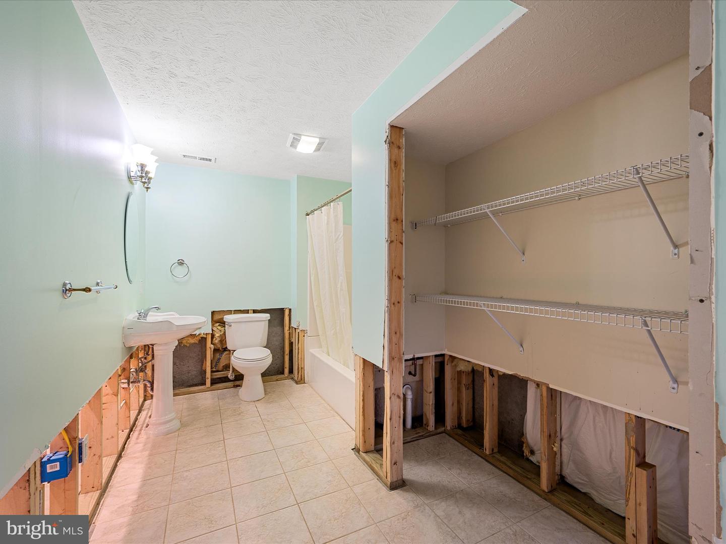 121 BRENTON CT, STEPHENS CITY, Virginia 22655, 4 Bedrooms Bedrooms, ,3 BathroomsBathrooms,Residential,For sale,121 BRENTON CT,VAFV2035566 MLS # VAFV2035566