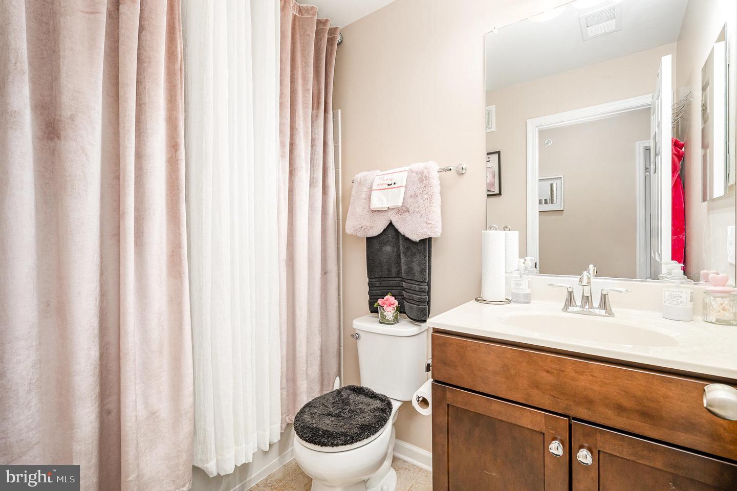 43437 TOWN GATE SQ, CHANTILLY, Virginia 20152, 3 Bedrooms Bedrooms, ,2 BathroomsBathrooms,Residential,For sale,43437 TOWN GATE SQ,VALO2102974 MLS # VALO2102974