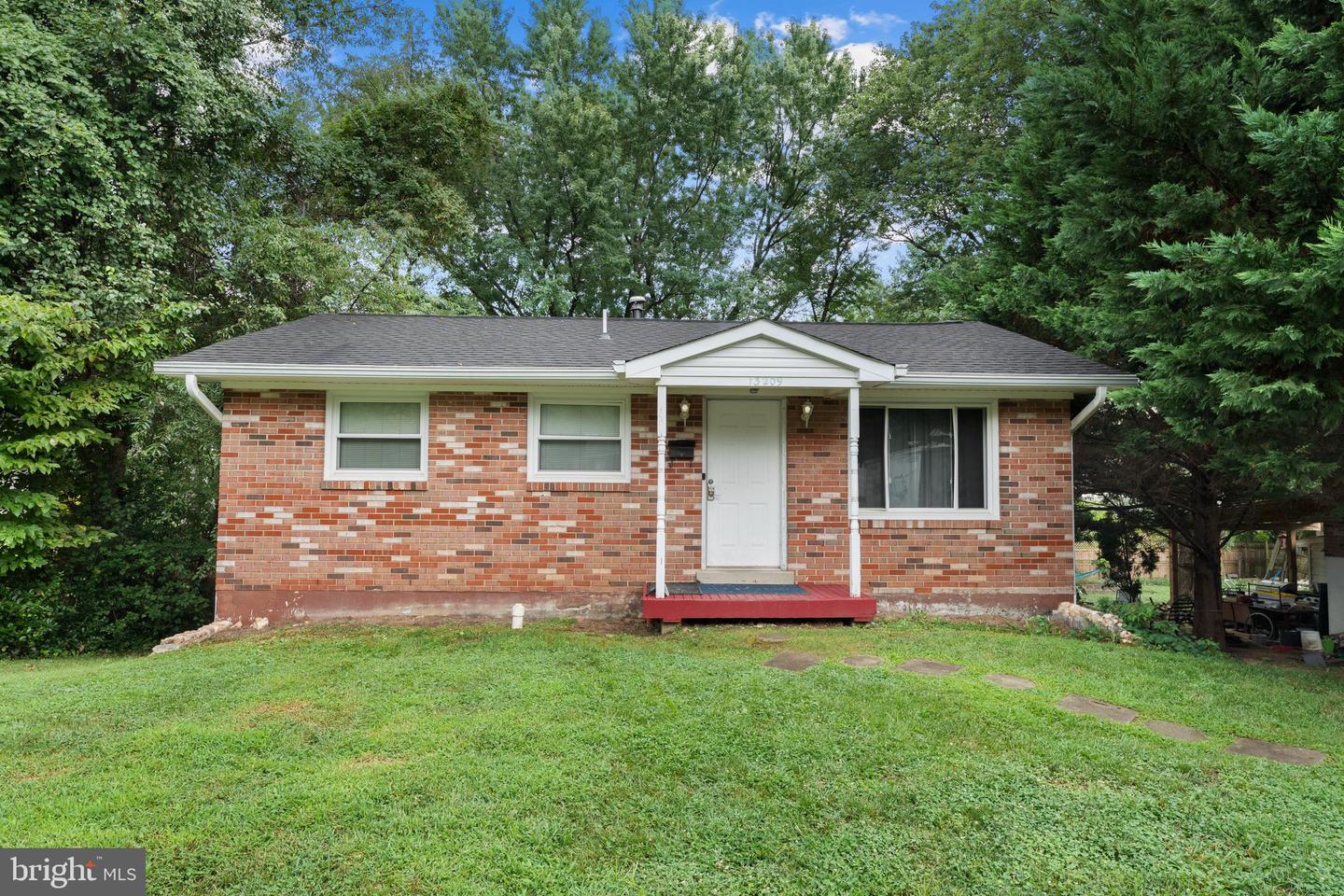 13209 HAWTHORN LN, WOODBRIDGE, Virginia 22193, 3 Bedrooms Bedrooms, ,2 BathroomsBathrooms,Residential,For sale,13209 HAWTHORN LN,VAPW2099836 MLS # VAPW2099836