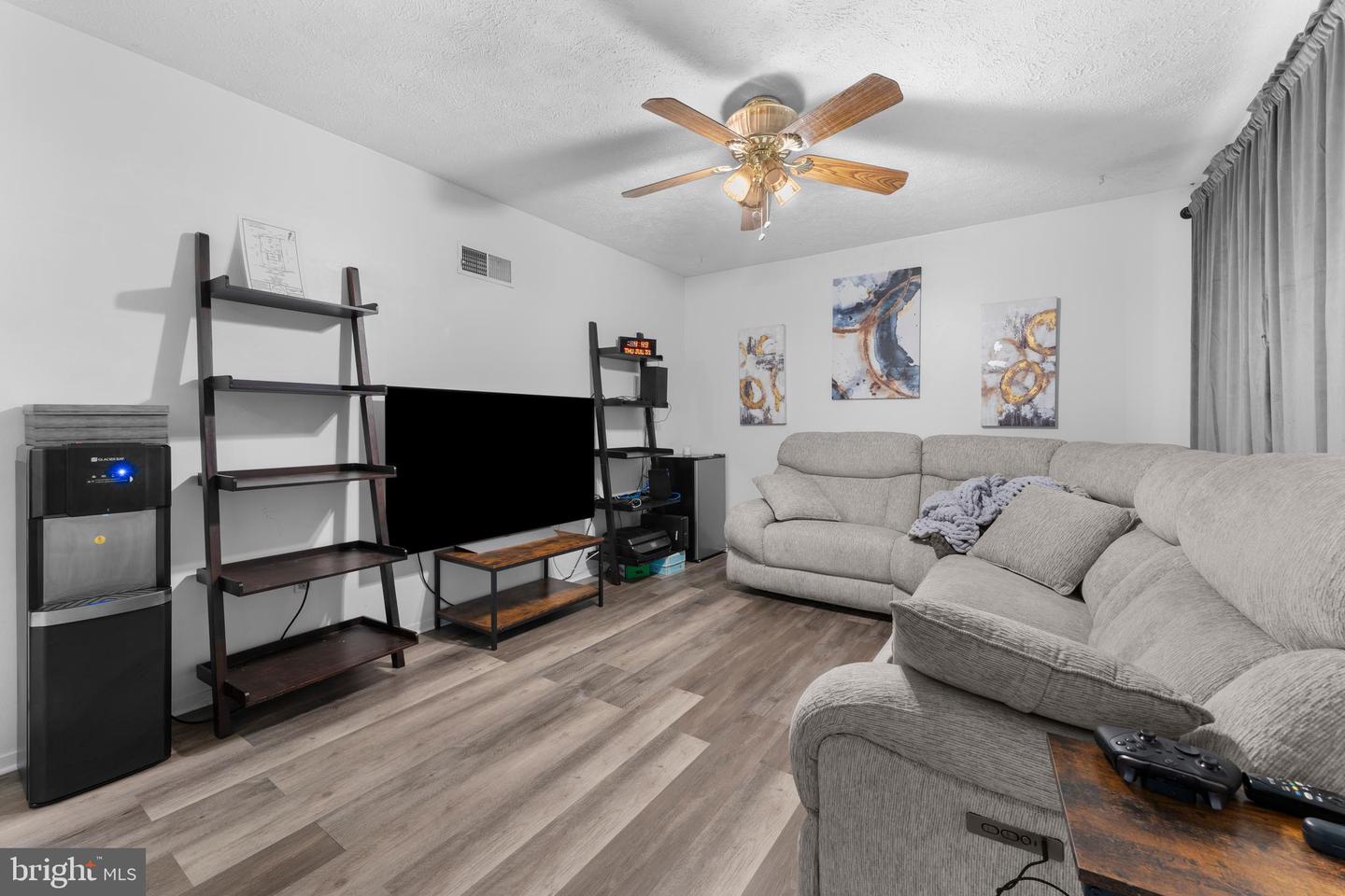 13209 HAWTHORN LN, WOODBRIDGE, Virginia 22193, 3 Bedrooms Bedrooms, ,2 BathroomsBathrooms,Residential,For sale,13209 HAWTHORN LN,VAPW2099836 MLS # VAPW2099836