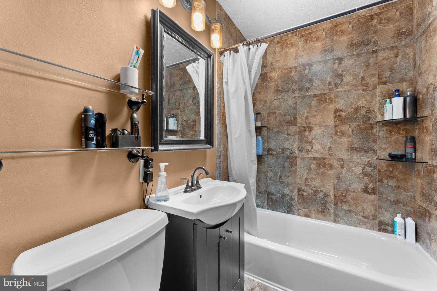 13209 HAWTHORN LN, WOODBRIDGE, Virginia 22193, 3 Bedrooms Bedrooms, ,2 BathroomsBathrooms,Residential,For sale,13209 HAWTHORN LN,VAPW2099836 MLS # VAPW2099836