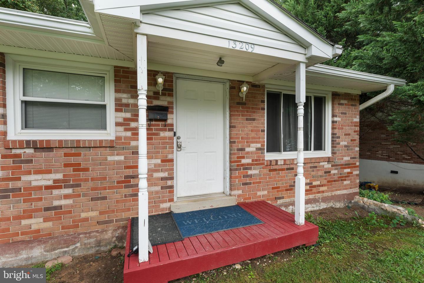 13209 HAWTHORN LN, WOODBRIDGE, Virginia 22193, 3 Bedrooms Bedrooms, ,2 BathroomsBathrooms,Residential,For sale,13209 HAWTHORN LN,VAPW2099836 MLS # VAPW2099836