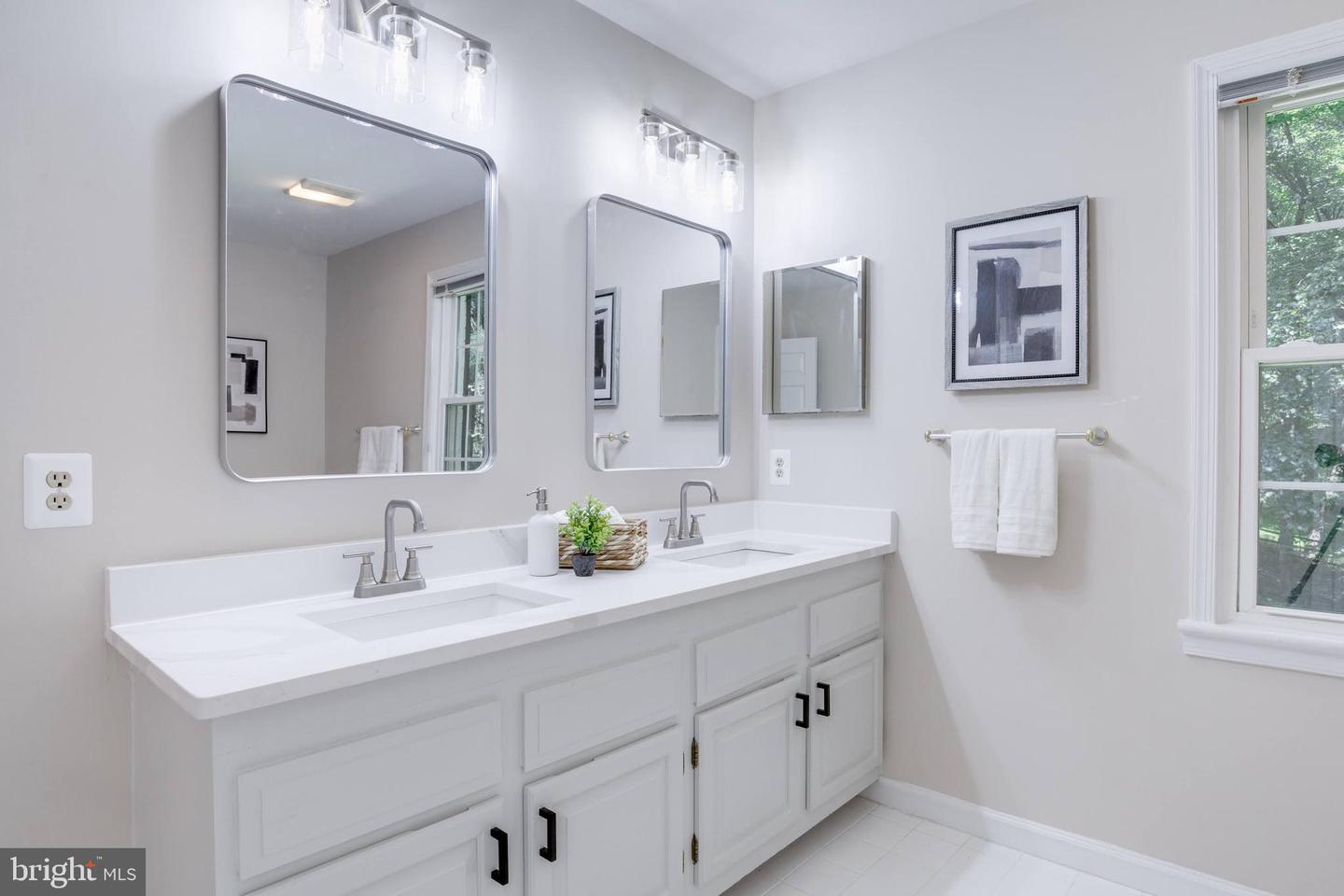 11841 CLARA WAY, FAIRFAX STATION, Virginia 22039, 5 Bedrooms Bedrooms, ,3 BathroomsBathrooms,Residential,For sale,11841 CLARA WAY,VAFX2257542 MLS # VAFX2257542