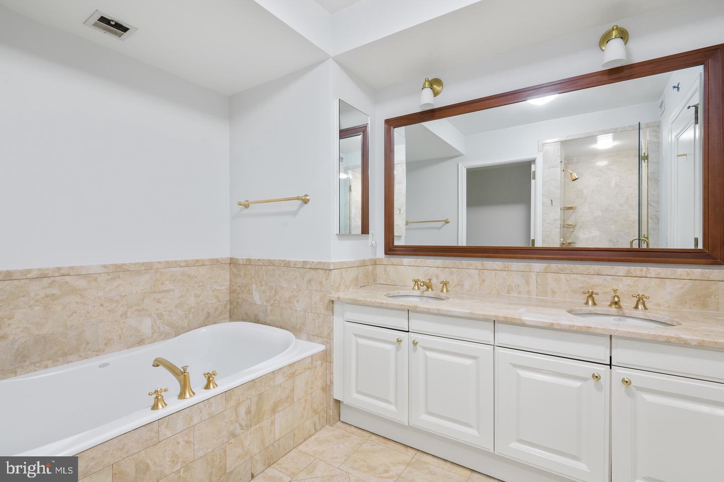1155 23RD ST NW #6C, WASHINGTON, District Of Columbia 20037, 2 Bedrooms Bedrooms, ,2 BathroomsBathrooms,Residential,For sale,1155 23RD ST NW #6C,DCDC2212034 MLS # DCDC2212034