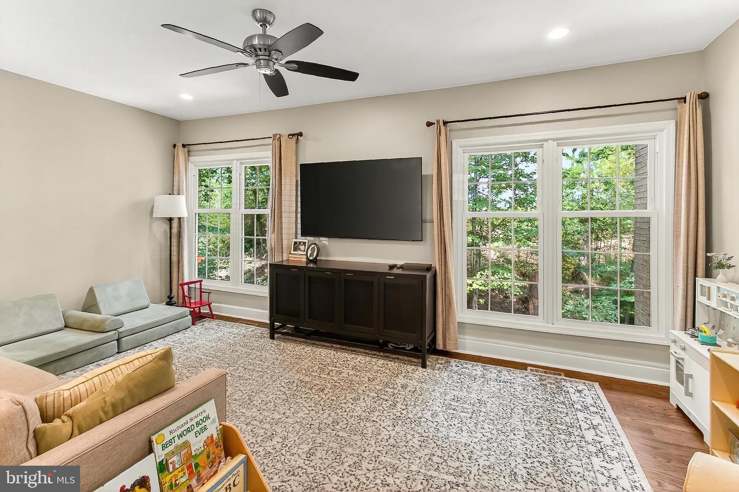 5005 DOMAIN PL, ALEXANDRIA, Virginia 22311, 3 Bedrooms Bedrooms, 8 Rooms Rooms,3 BathroomsBathrooms,Residential,For sale,5005 DOMAIN PL,VAAX2047864 MLS # VAAX2047864
