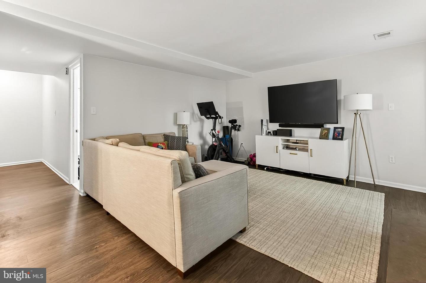 5005 DOMAIN PL, ALEXANDRIA, Virginia 22311, 3 Bedrooms Bedrooms, 8 Rooms Rooms,3 BathroomsBathrooms,Residential,For sale,5005 DOMAIN PL,VAAX2047864 MLS # VAAX2047864