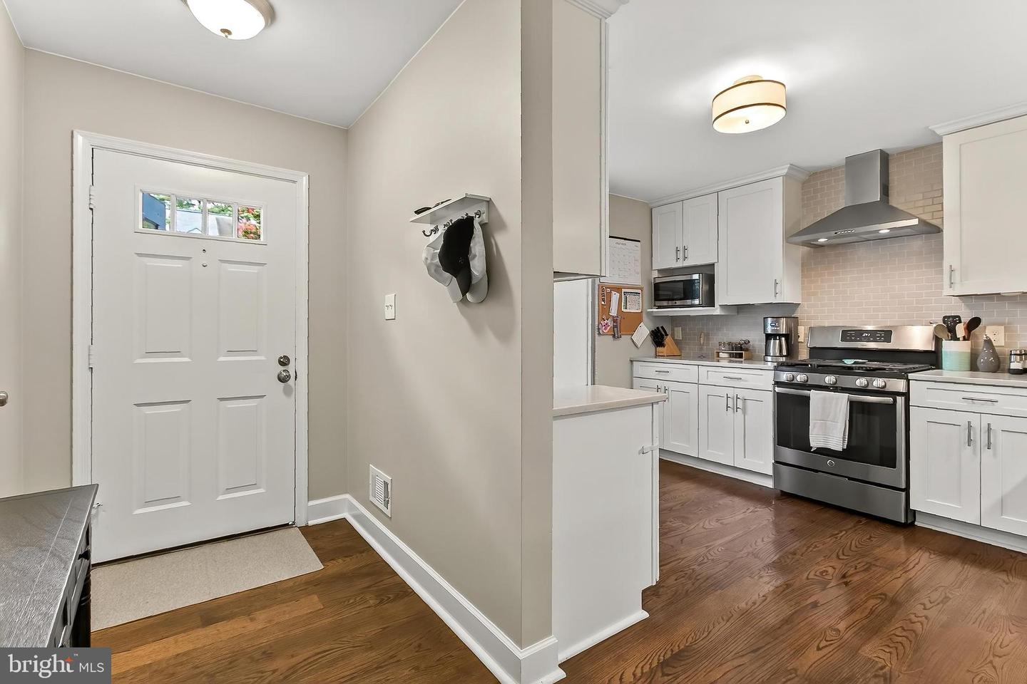 5005 DOMAIN PL, ALEXANDRIA, Virginia 22311, 3 Bedrooms Bedrooms, 8 Rooms Rooms,3 BathroomsBathrooms,Residential,For sale,5005 DOMAIN PL,VAAX2047864 MLS # VAAX2047864
