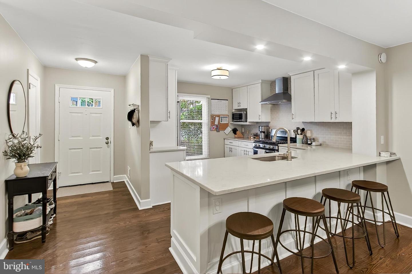 5005 DOMAIN PL, ALEXANDRIA, Virginia 22311, 3 Bedrooms Bedrooms, 8 Rooms Rooms,3 BathroomsBathrooms,Residential,For sale,5005 DOMAIN PL,VAAX2047864 MLS # VAAX2047864