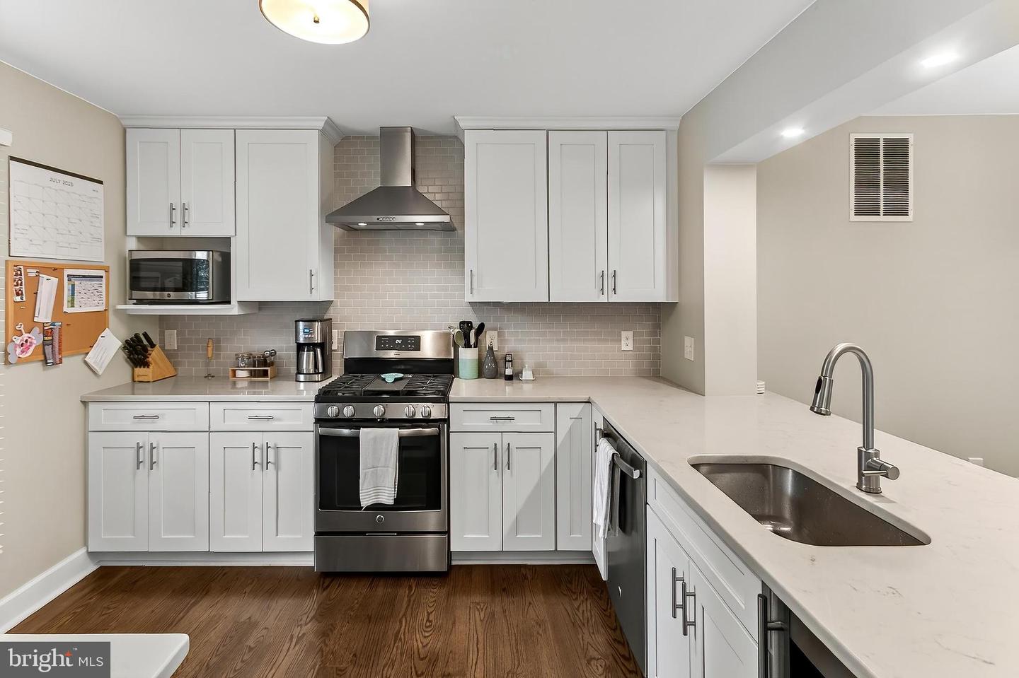 5005 DOMAIN PL, ALEXANDRIA, Virginia 22311, 3 Bedrooms Bedrooms, 8 Rooms Rooms,3 BathroomsBathrooms,Residential,For sale,5005 DOMAIN PL,VAAX2047864 MLS # VAAX2047864