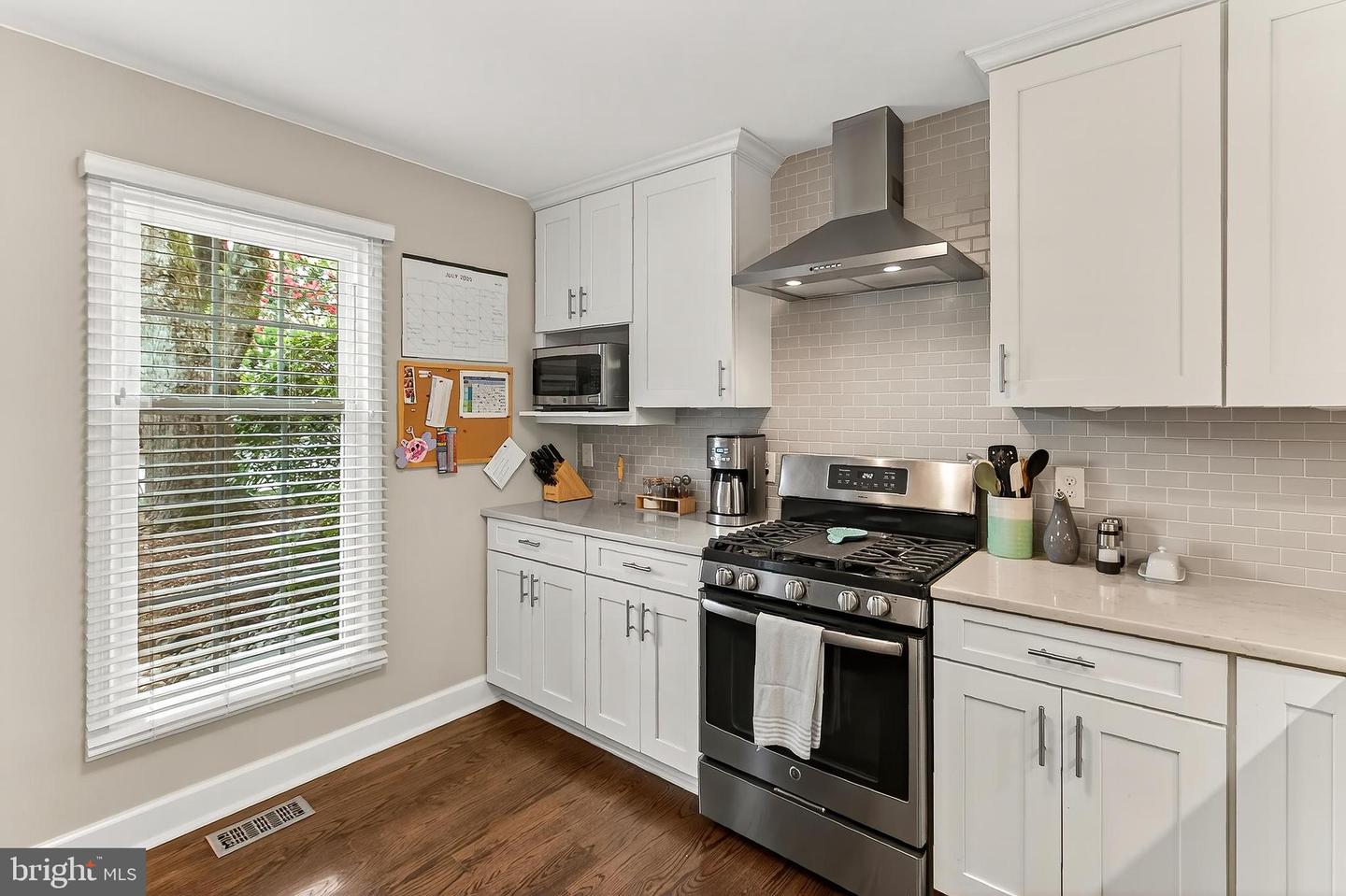 5005 DOMAIN PL, ALEXANDRIA, Virginia 22311, 3 Bedrooms Bedrooms, 8 Rooms Rooms,3 BathroomsBathrooms,Residential,For sale,5005 DOMAIN PL,VAAX2047864 MLS # VAAX2047864
