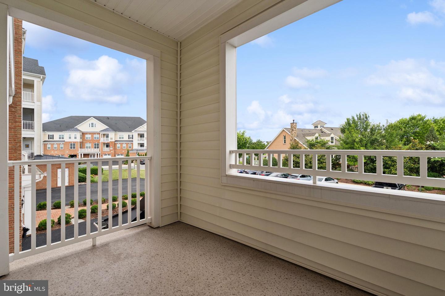 44589 YORK CREST TER #200, ASHBURN, Virginia 20147, 3 Bedrooms Bedrooms, ,2 BathroomsBathrooms,Residential,For sale,44589 YORK CREST TER #200,VALO2103178 MLS # VALO2103178
