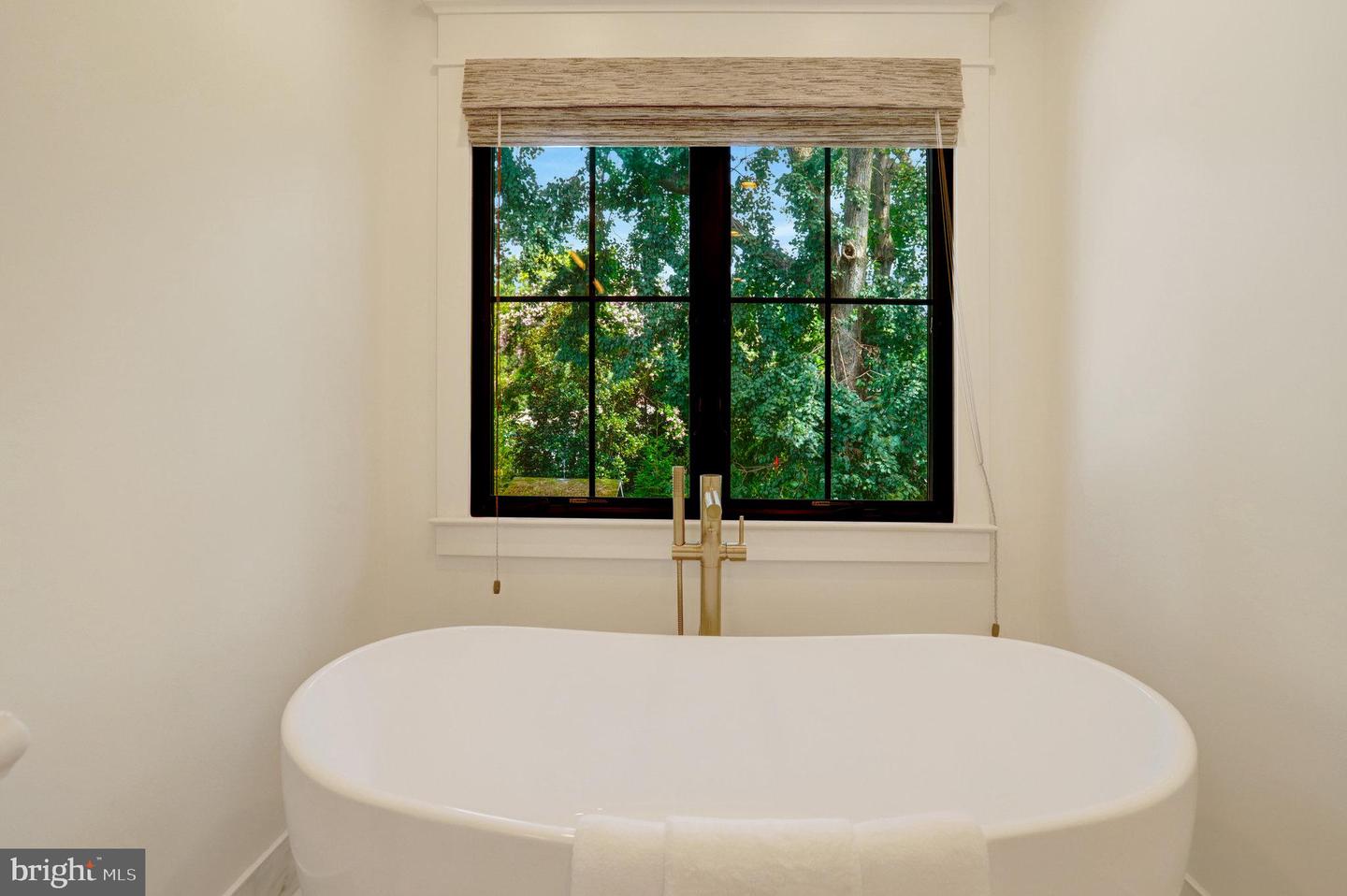 2006 SHENANDOAH RD, ALEXANDRIA, Virginia 22308, 5 Bedrooms Bedrooms, ,5 BathroomsBathrooms,Residential,For sale,2006 SHENANDOAH RD,VAFX2256826 MLS # VAFX2256826