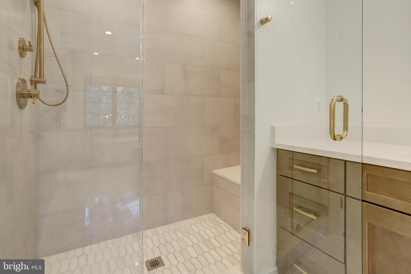 2006 SHENANDOAH RD, ALEXANDRIA, Virginia 22308, 5 Bedrooms Bedrooms, ,5 BathroomsBathrooms,Residential,For sale,2006 SHENANDOAH RD,VAFX2256826 MLS # VAFX2256826