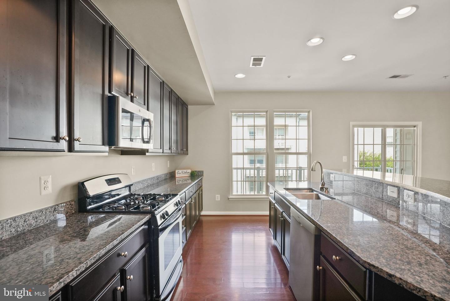 7913 CRESCENT PARK DR, GAINESVILLE, Virginia 20155, 3 Bedrooms Bedrooms, ,2 BathroomsBathrooms,Residential,For sale,7913 CRESCENT PARK DR,VAPW2100046 MLS # VAPW2100046