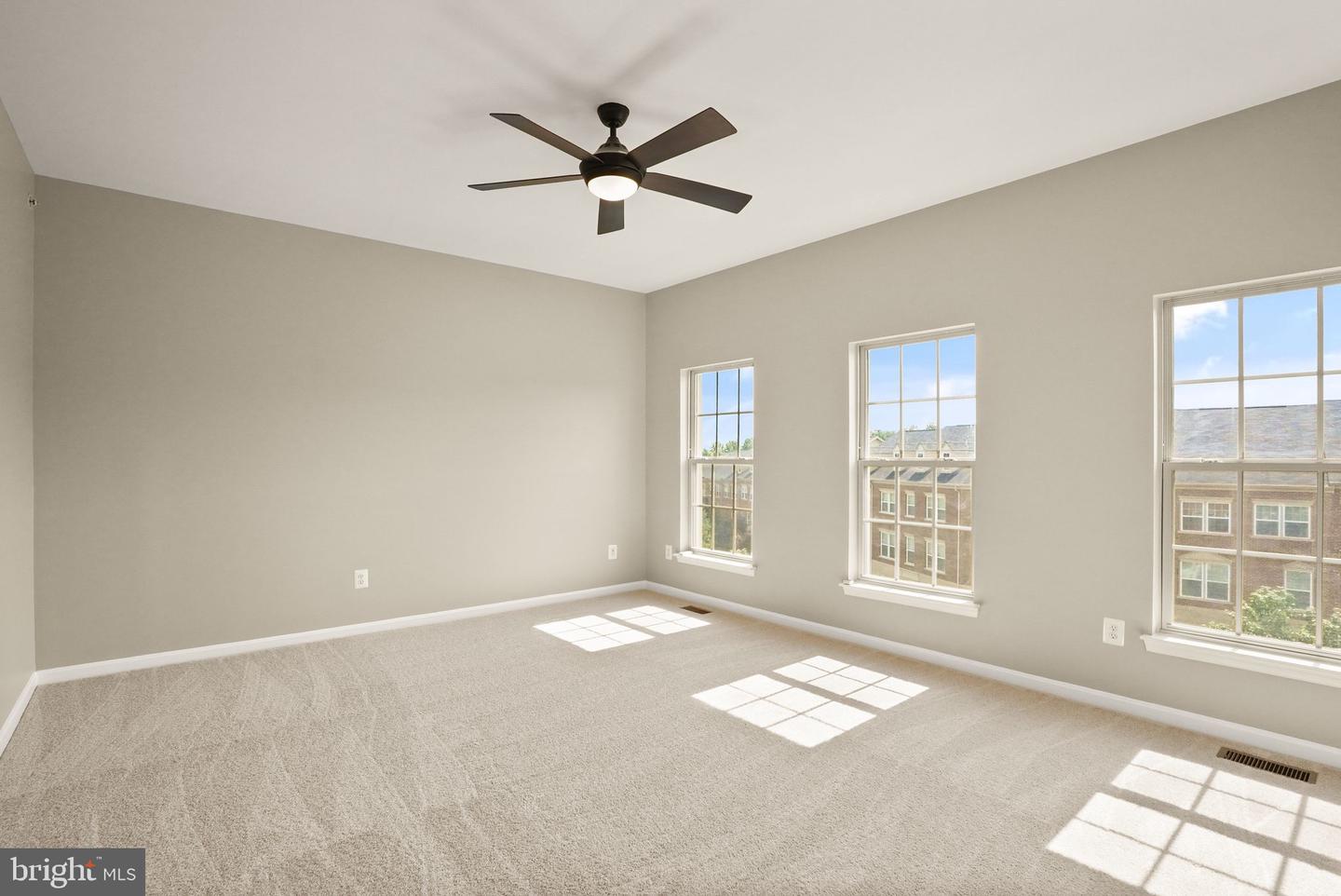 7913 CRESCENT PARK DR, GAINESVILLE, Virginia 20155, 3 Bedrooms Bedrooms, ,2 BathroomsBathrooms,Residential,For sale,7913 CRESCENT PARK DR,VAPW2100046 MLS # VAPW2100046