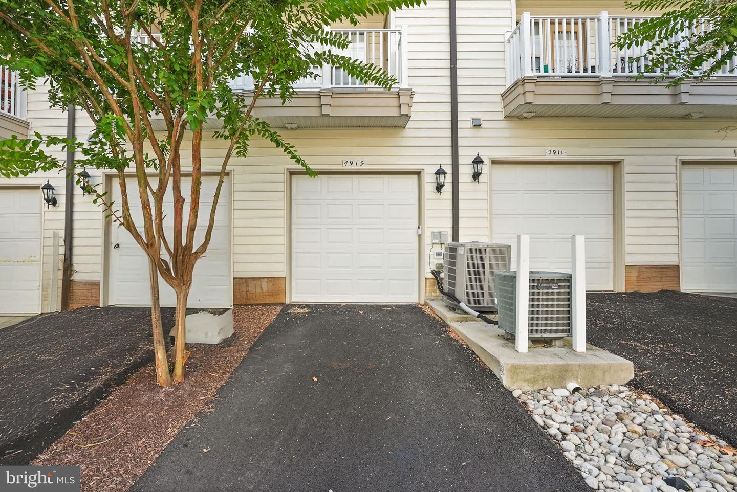 7913 CRESCENT PARK DR, GAINESVILLE, Virginia 20155, 3 Bedrooms Bedrooms, ,2 BathroomsBathrooms,Residential,For sale,7913 CRESCENT PARK DR,VAPW2100046 MLS # VAPW2100046