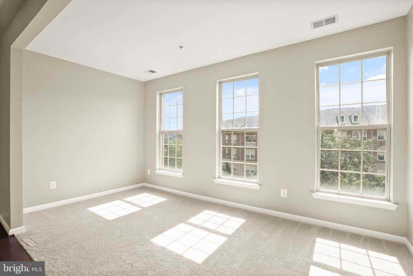 7913 CRESCENT PARK DR, GAINESVILLE, Virginia 20155, 3 Bedrooms Bedrooms, ,2 BathroomsBathrooms,Residential,For sale,7913 CRESCENT PARK DR,VAPW2100046 MLS # VAPW2100046