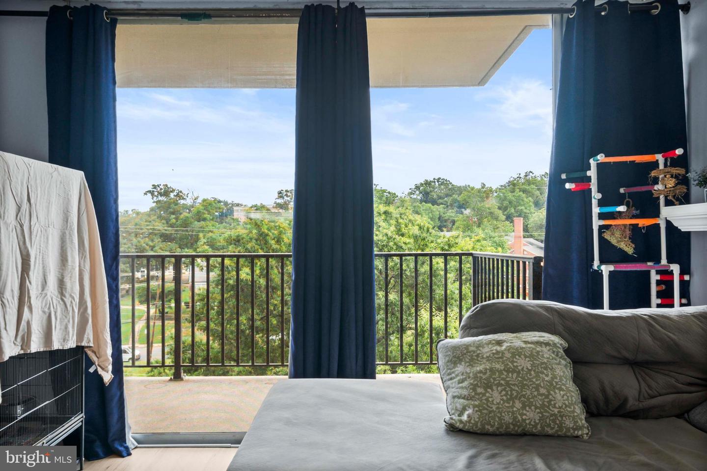 4600 S FOUR MILE RUN DR #707, ARLINGTON, Virginia 22204, 1 Bedroom Bedrooms, ,1 BathroomBathrooms,Residential,For sale,4600 S FOUR MILE RUN DR #707,VAAR2061492 MLS # VAAR2061492