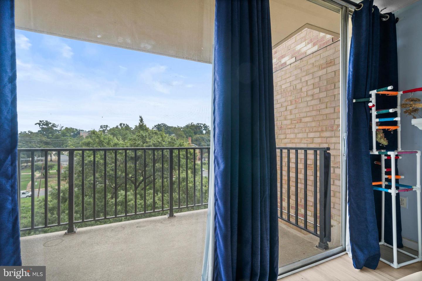 4600 S FOUR MILE RUN DR #707, ARLINGTON, Virginia 22204, 1 Bedroom Bedrooms, ,1 BathroomBathrooms,Residential,For sale,4600 S FOUR MILE RUN DR #707,VAAR2061492 MLS # VAAR2061492