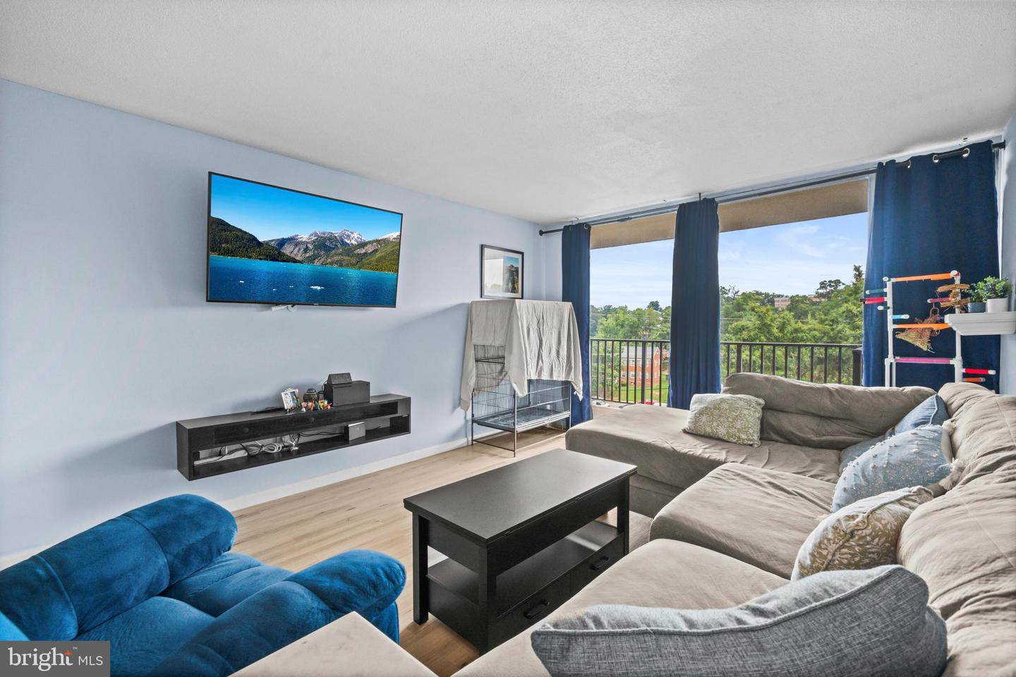 4600 S FOUR MILE RUN DR #707, ARLINGTON, Virginia 22204, 1 Bedroom Bedrooms, ,1 BathroomBathrooms,Residential,For sale,4600 S FOUR MILE RUN DR #707,VAAR2061492 MLS # VAAR2061492