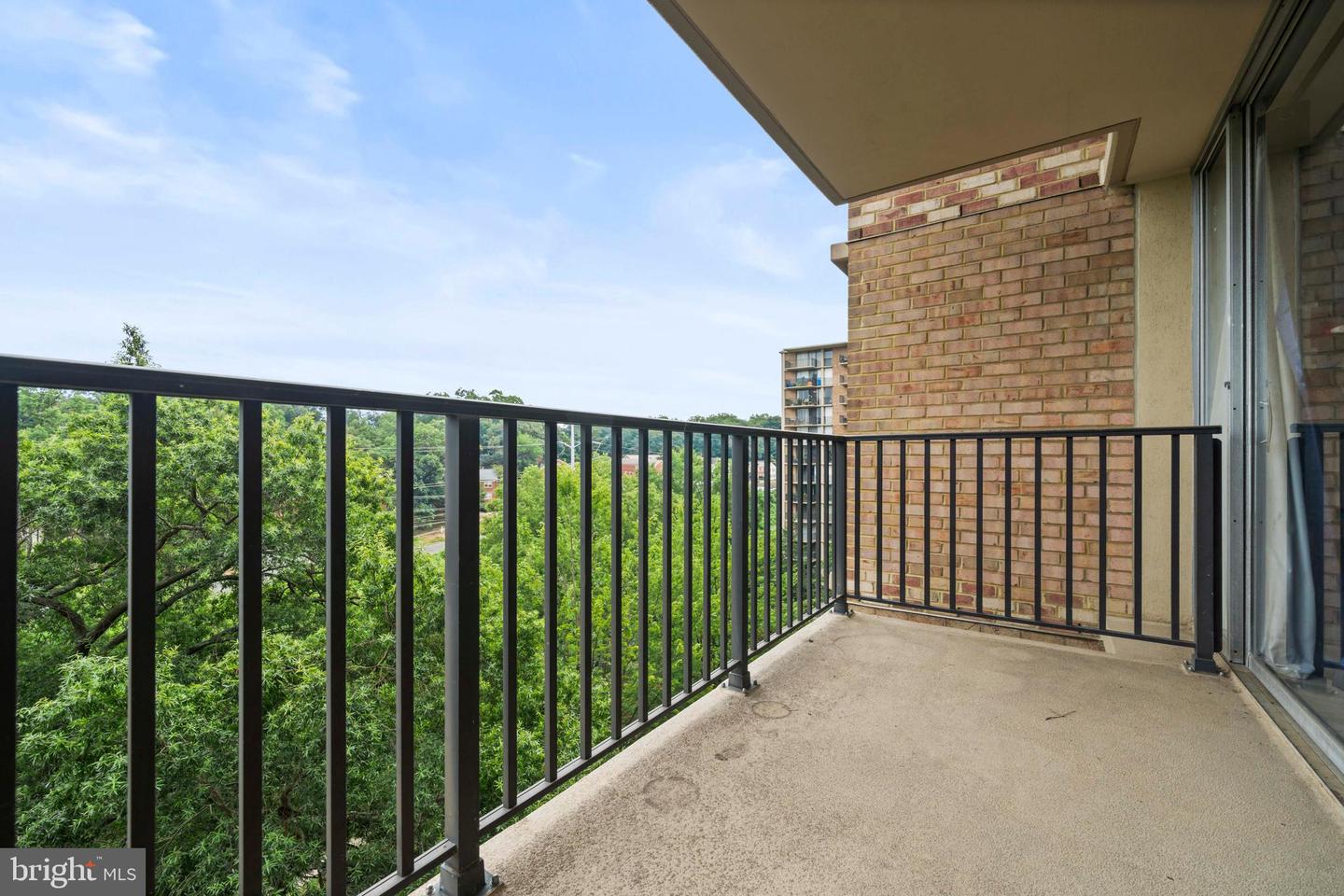 4600 S FOUR MILE RUN DR #707, ARLINGTON, Virginia 22204, 1 Bedroom Bedrooms, ,1 BathroomBathrooms,Residential,For sale,4600 S FOUR MILE RUN DR #707,VAAR2061492 MLS # VAAR2061492