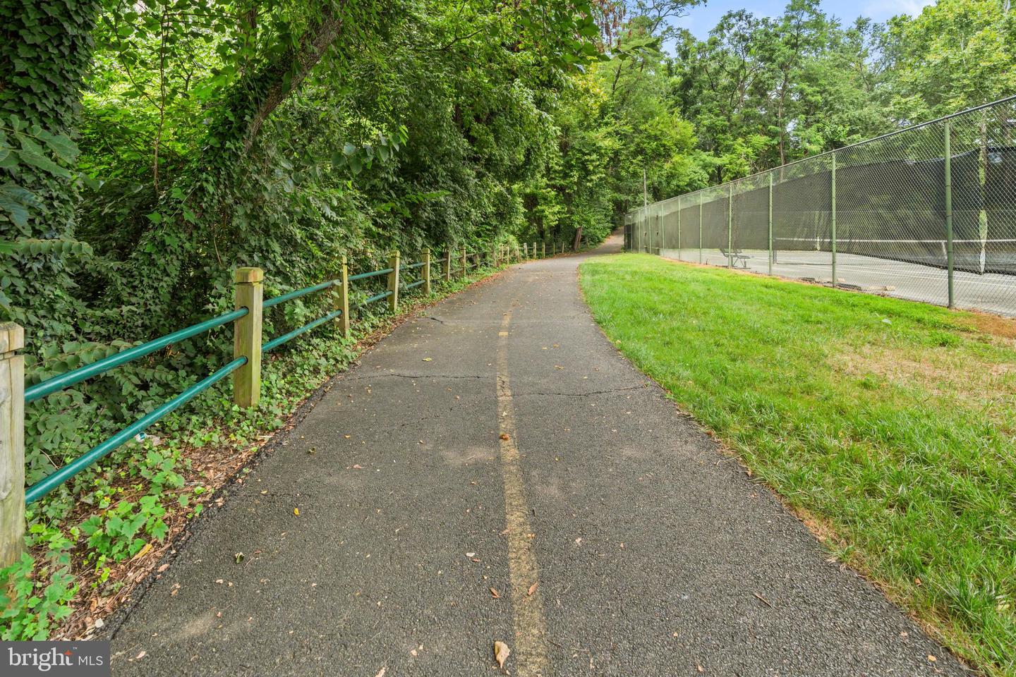 4600 S FOUR MILE RUN DR #707, ARLINGTON, Virginia 22204, 1 Bedroom Bedrooms, ,1 BathroomBathrooms,Residential,For sale,4600 S FOUR MILE RUN DR #707,VAAR2061492 MLS # VAAR2061492