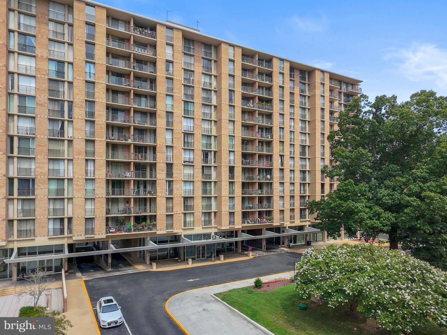 4600 S FOUR MILE RUN DR #707, ARLINGTON, Virginia 22204, 1 Bedroom Bedrooms, ,1 BathroomBathrooms,Residential,For sale,4600 S FOUR MILE RUN DR #707,VAAR2061492 MLS # VAAR2061492