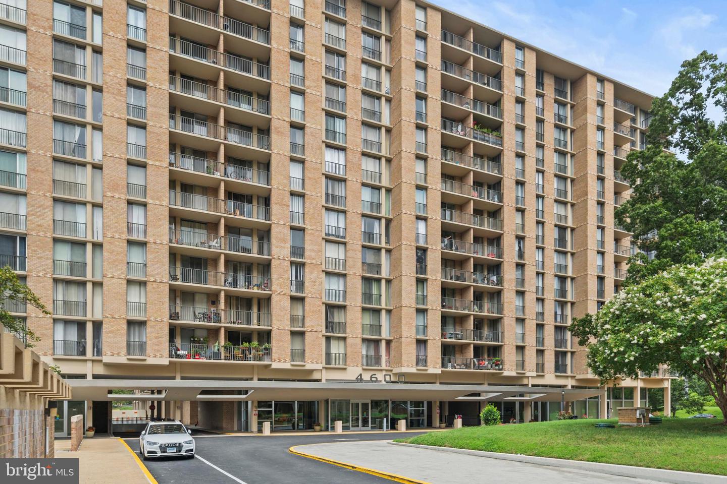 4600 S FOUR MILE RUN DR #707, ARLINGTON, Virginia 22204, 1 Bedroom Bedrooms, ,1 BathroomBathrooms,Residential,For sale,4600 S FOUR MILE RUN DR #707,VAAR2061492 MLS # VAAR2061492